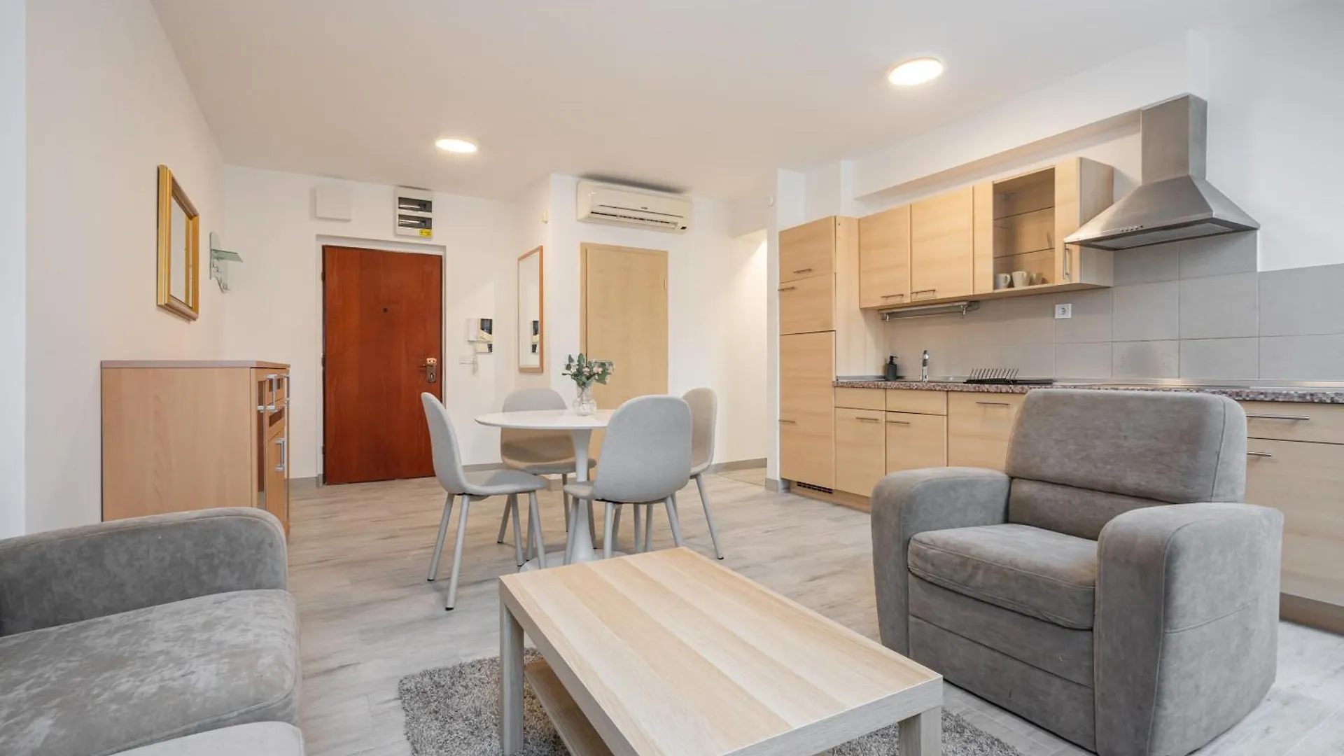 D16 - Gozsdu Garden Residence - Best Location By Bqa Budapest 0*,  Ungheria
